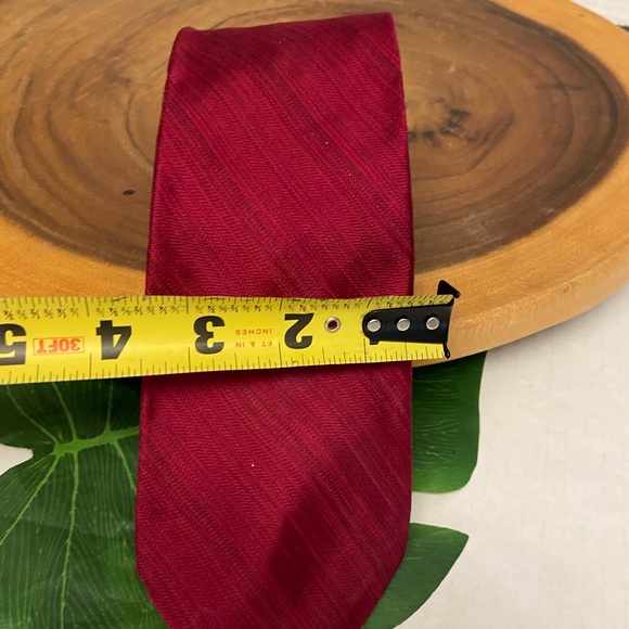 Brooks Brothers Irregular Red Tie - Picture 2 of 5